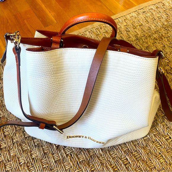 Dooney and Bourke City Flynn bag - Picture 4 of 8